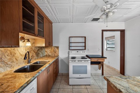 House in Oakland Park, Florida 3 bedrooms, 112.23 sq.m. № 2008509 - photo 5