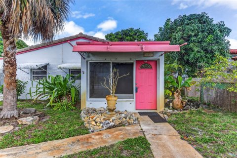 House in Oakland Park, Florida 3 bedrooms, 112.23 sq.m. № 2008509 - photo 2