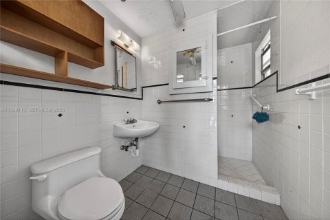 House in Oakland Park, Florida 3 bedrooms, 112.23 sq.m. № 2008509 - photo 22