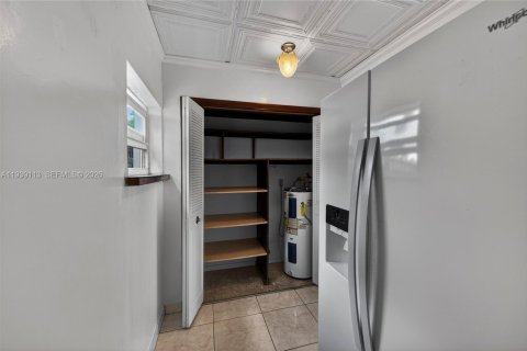 House in Oakland Park, Florida 3 bedrooms, 112.23 sq.m. № 2008509 - photo 6