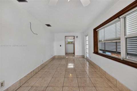 House in Oakland Park, Florida 3 bedrooms, 112.23 sq.m. № 2008509 - photo 20