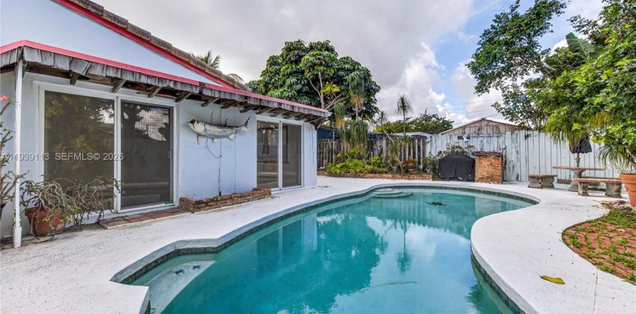 House in Oakland Park, Florida 3 bedrooms, 112.23 sq.m. № 2008509