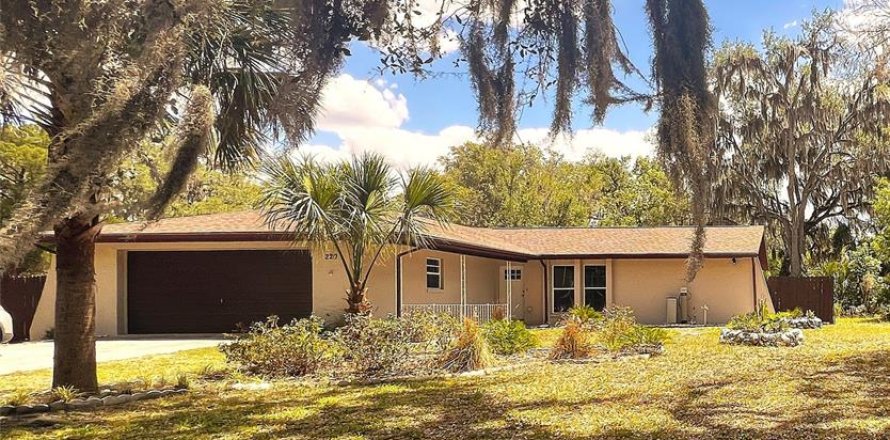 House in Crystal River, Florida 3 bedrooms, 151.43 sq.m. № 2214206