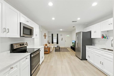 Casa en venta en Wildwood, Florida, 4 dormitorios, 159.7 m2 № 1819311 - foto 8
