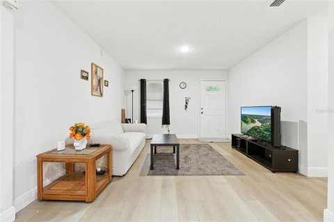 Casa en venta en Wildwood, Florida, 4 dormitorios, 159.7 m2 № 1819311 - foto 5