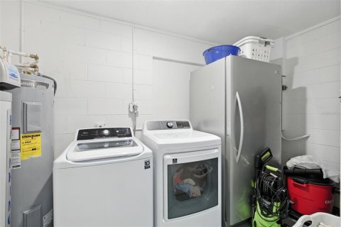 Casa en venta en Wildwood, Florida, 4 dormitorios, 159.7 m2 № 1819311 - foto 9