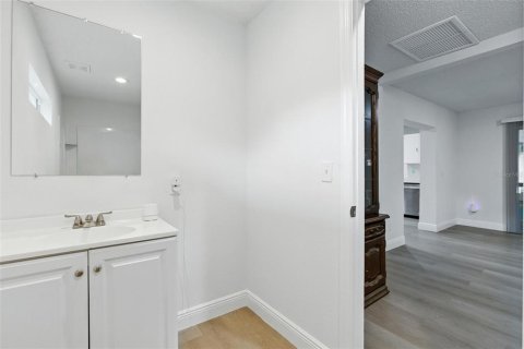 Casa en venta en Wildwood, Florida, 4 dormitorios, 159.7 m2 № 1819311 - foto 13