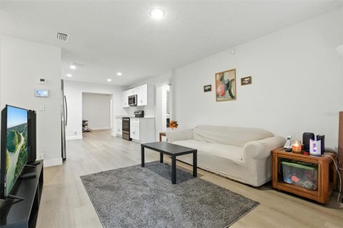 Casa en venta en Wildwood, Florida, 4 dormitorios, 159.7 m2 № 1819311 - foto 3