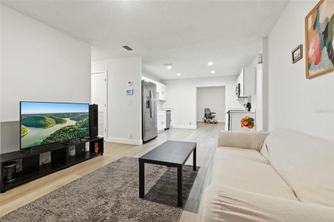 Casa en venta en Wildwood, Florida, 4 dormitorios, 159.7 m2 № 1819311 - foto 4