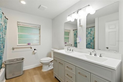 Casa en venta en Wildwood, Florida, 4 dormitorios, 159.7 m2 № 1819311 - foto 23