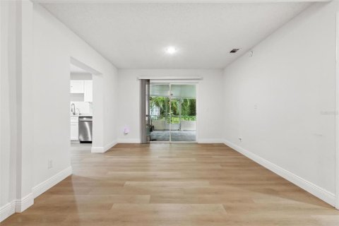 Casa en venta en Wildwood, Florida, 4 dormitorios, 159.7 m2 № 1819311 - foto 11