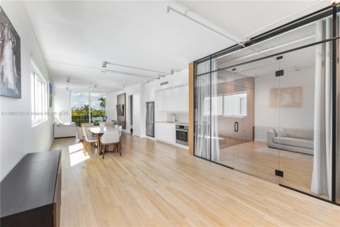 Condo in Miami Beach, Florida, 2 bedrooms  № 1939002 - photo 12