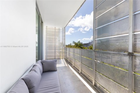 Condo in Miami Beach, Florida, 2 bedrooms  № 1939002 - photo 27