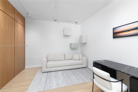 Condo in Miami Beach, Florida, 2 bedrooms  № 1939002 - photo 14