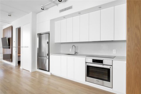 Condo in Miami Beach, Florida, 2 bedrooms  № 1939002 - photo 18