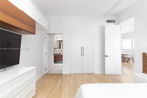 Condo in Miami Beach, Florida, 2 bedrooms  № 1939002 - photo 22