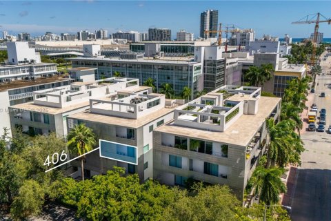 Condo in Miami Beach, Florida, 2 bedrooms  № 1939002 - photo 1