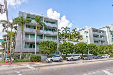 Condo in Miami Beach, Florida, 2 bedrooms  № 1939002 - photo 4