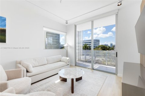 Condo in Miami Beach, Florida, 2 bedrooms  № 1939002 - photo 21