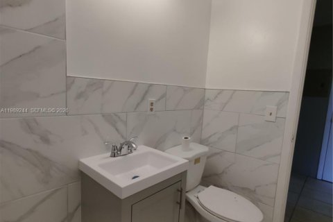 House in North Miami Beach, Florida 2 bedrooms, 74.79 sq.m. № 2051456 - photo 20