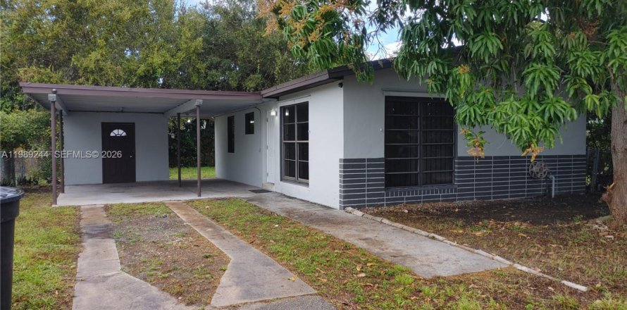 House in North Miami Beach, Florida 2 bedrooms, 74.79 sq.m. № 2051456