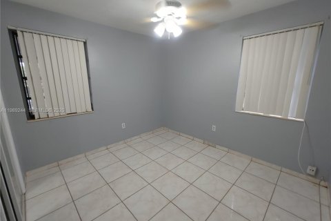 House in North Miami Beach, Florida 2 bedrooms, 74.79 sq.m. № 2051456 - photo 30