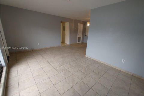 House in North Miami Beach, Florida 2 bedrooms, 74.79 sq.m. № 2051456 - photo 27