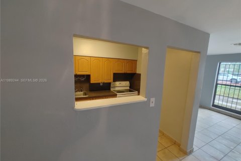 House in North Miami Beach, Florida 2 bedrooms, 74.79 sq.m. № 2051456 - photo 12
