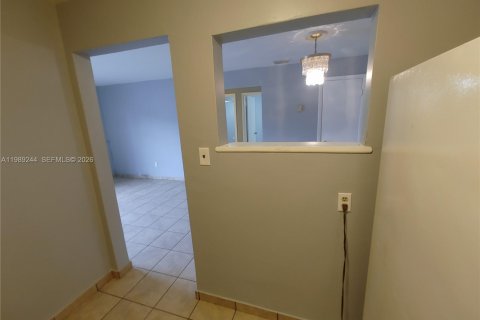 House in North Miami Beach, Florida 2 bedrooms, 74.79 sq.m. № 2051456 - photo 13