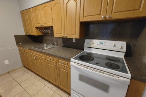 House in North Miami Beach, Florida 2 bedrooms, 74.79 sq.m. № 2051456 - photo 10