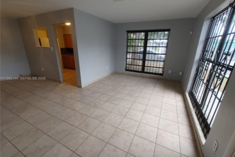 House in North Miami Beach, Florida 2 bedrooms, 74.79 sq.m. № 2051456 - photo 25