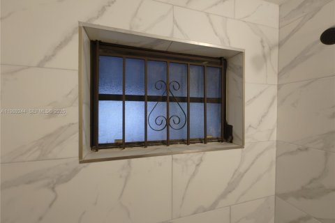 House in North Miami Beach, Florida 2 bedrooms, 74.79 sq.m. № 2051456 - photo 16