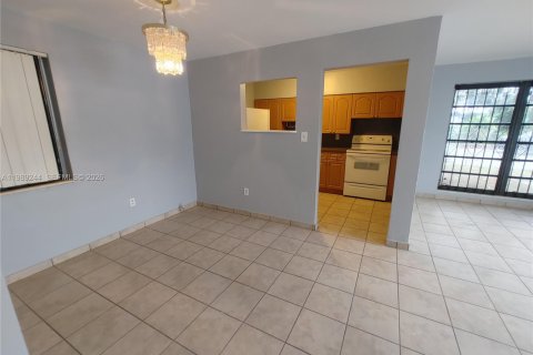 House in North Miami Beach, Florida 2 bedrooms, 74.79 sq.m. № 2051456 - photo 8
