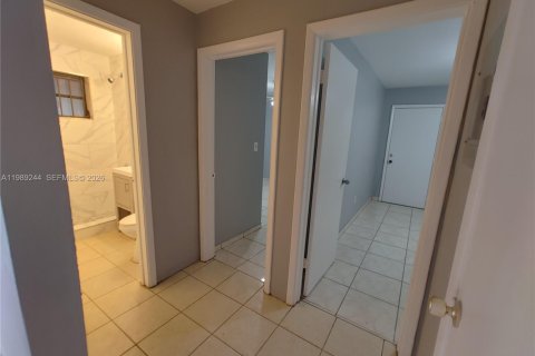 House in North Miami Beach, Florida 2 bedrooms, 74.79 sq.m. № 2051456 - photo 29