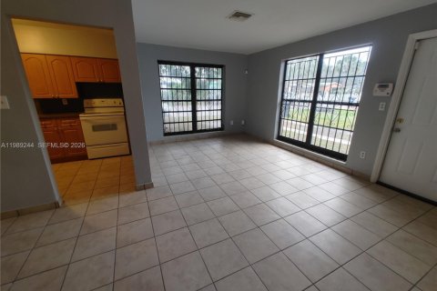 House in North Miami Beach, Florida 2 bedrooms, 74.79 sq.m. № 2051456 - photo 21