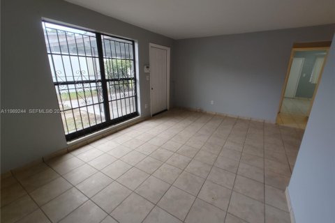 House in North Miami Beach, Florida 2 bedrooms, 74.79 sq.m. № 2051456 - photo 22
