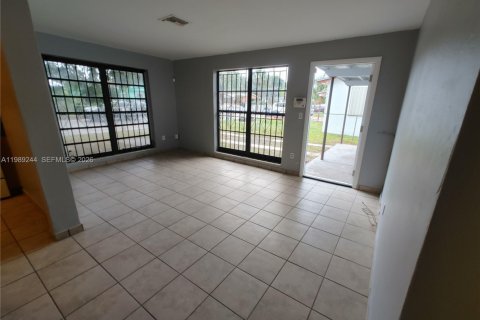 House in North Miami Beach, Florida 2 bedrooms, 74.79 sq.m. № 2051456 - photo 24