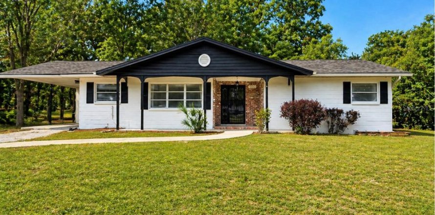 House in Ocala, Florida 3 bedrooms, 132.29 sq.m. № 2196950