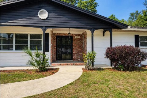 House in Ocala, Florida 3 bedrooms, 132.29 sq.m. № 2196950 - photo 2