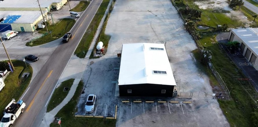 Propiedad comercial en Englewood, Florida 222.97 m2 № 1908331