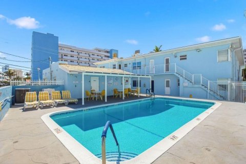 Condo in Hollywood, Florida, 2 bedrooms  № 2082342 - photo 13