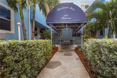 Condo in Hollywood, Florida, 2 bedrooms  № 2082342 - photo 11