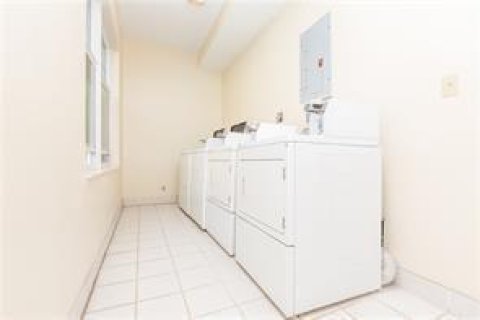 Condo in Hollywood, Florida, 2 bedrooms  № 2082342 - photo 15