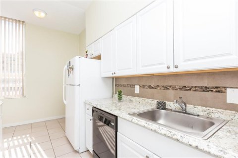 Condo in Hollywood, Florida, 2 bedrooms  № 2082342 - photo 5
