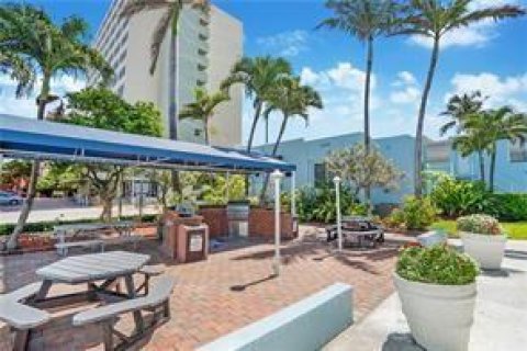 Condo in Hollywood, Florida, 2 bedrooms  № 2082342 - photo 14