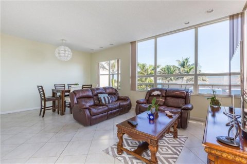Condo in Hollywood, Florida, 2 bedrooms  № 2082342