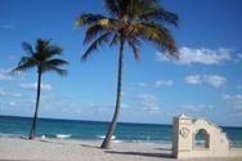Condo in Hollywood, Florida, 2 bedrooms  № 2082342 - photo 12