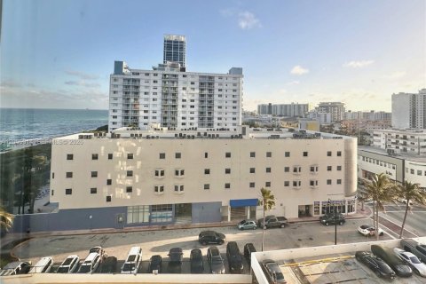 Condo in Miami Beach, Florida, 1 bedroom  № 2069599 - photo 5