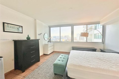 Condo in Miami Beach, Florida, 1 bedroom  № 2069599 - photo 17