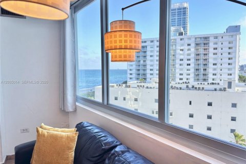 Condo in Miami Beach, Florida, 1 bedroom  № 2069599 - photo 3
